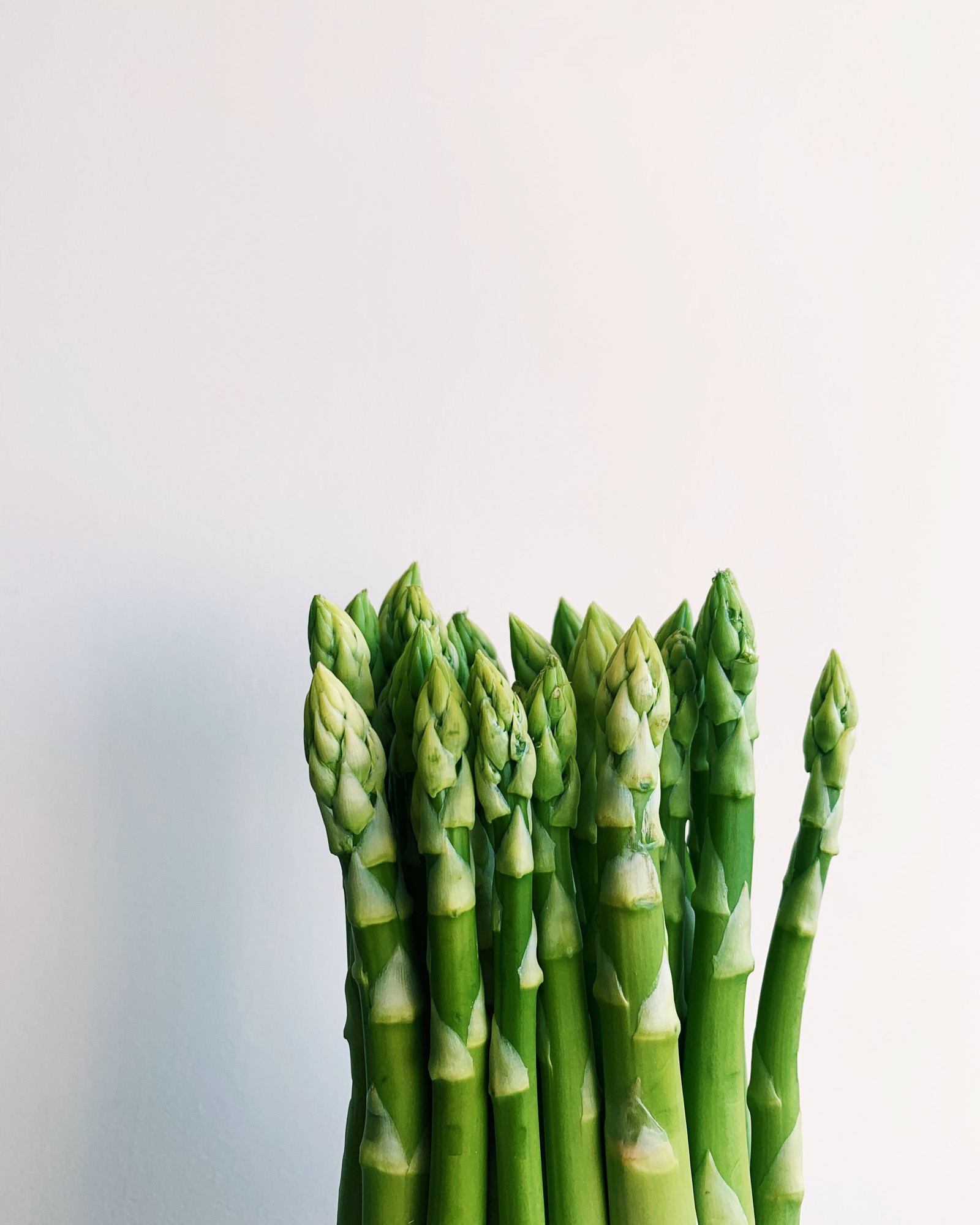 ASPARAGI: ALLEATI DELLA LINEA E MENTE